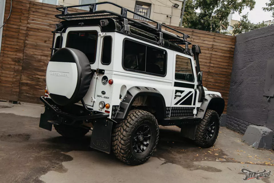 Привели в порядок Land Rover Defender! Заново окрасили элементы, очистили кузов, восстановили световое оборудование и построили новую акустическую систему